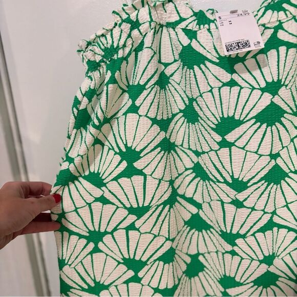 Green and White NWT H&M Patterned smocked babydoll summer med‎ Dress - Picture 2 of 5